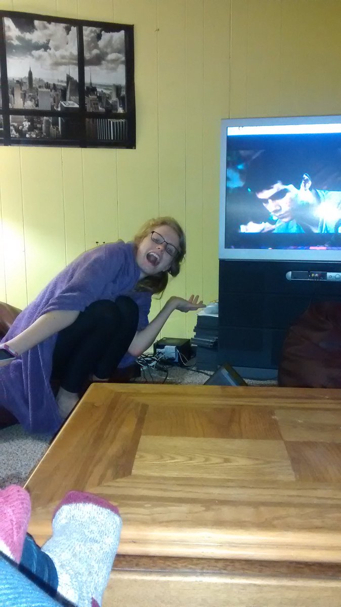 VictorySecret4's tweet image. Half the team kickin the night off with maze runner #2midterms #1day #laurierwellnessweek