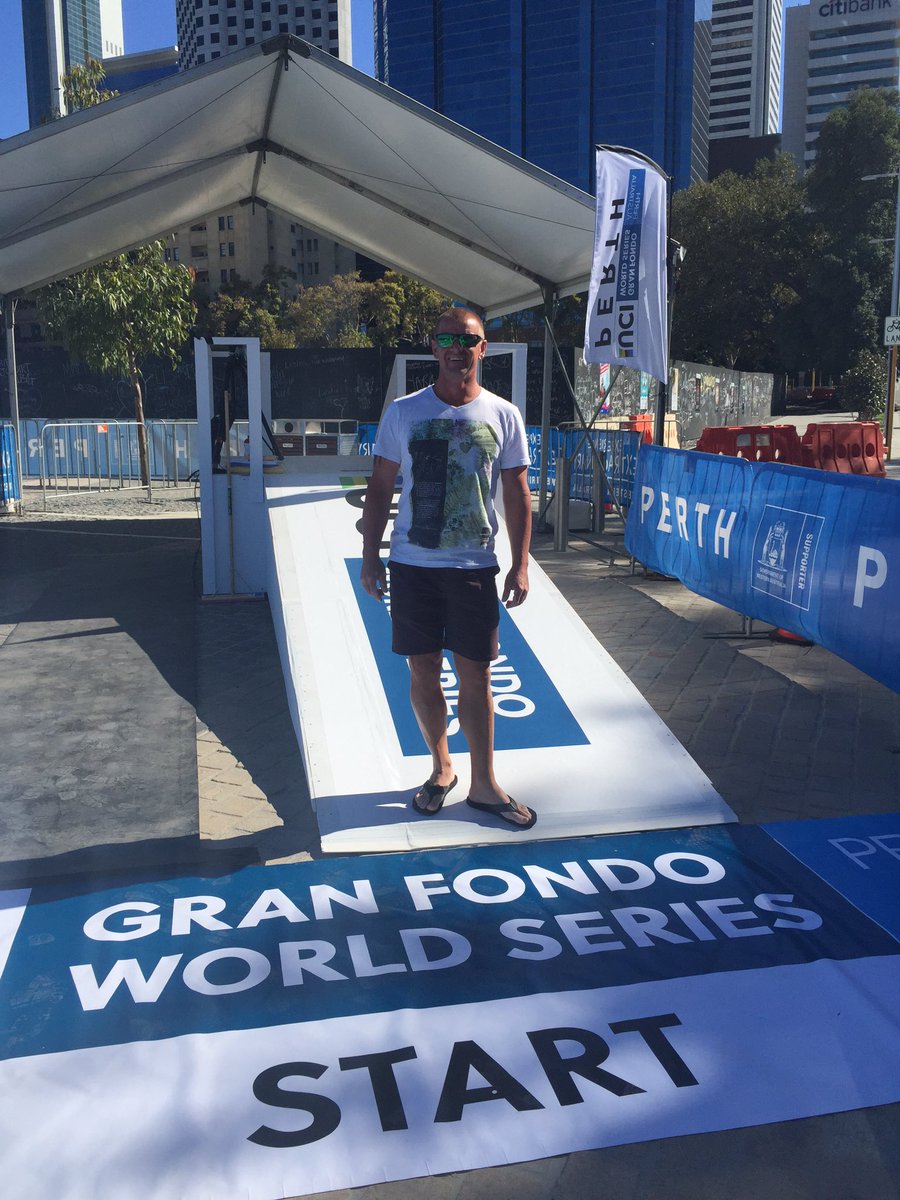 CoppKerri's tweet photo. @GFWSPerth #gfwsperth @kcmarinecovers can anyone tell me what's missing from this photo ??? #lol #cycling #sunsout https://t.co/gtpV5shvD9