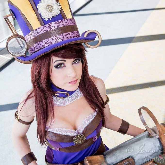Watch Danielle Beaulieu's leaked NSFW photo on TwXstars