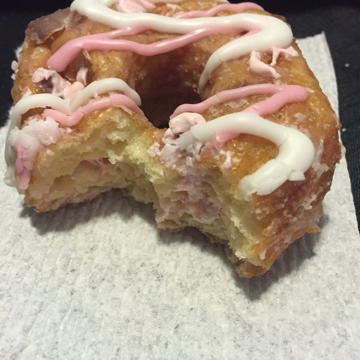 itspeteza's tweet photo. Yo @DunkinDonuts this is probably the best donut ever!!!! #fatguyproblems #strawberryfilled #ate2 https://t.co/5AxYWkLjBx