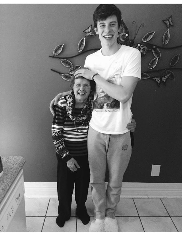 abbishanahan's tweet photo. This is the cutest thing ever @ShawnMendes #ShawnMendes #ShawnWorldTourVIP https://t.co/4GMqdLKOw6