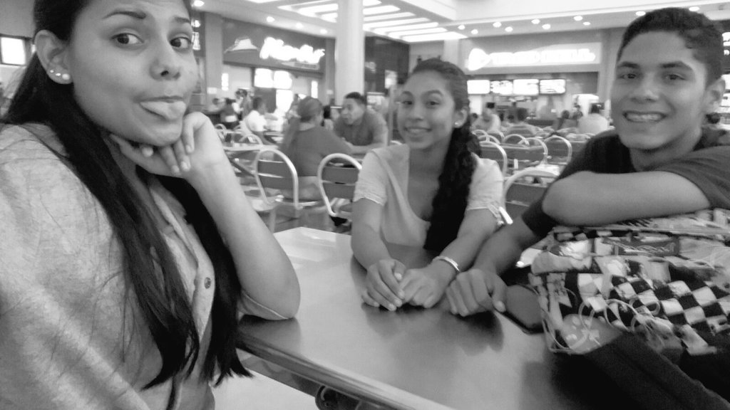 mariet_j's tweet photo. Con la pareja mas Hermosa #Haciendounmal3, los amo 👏💯💙 #diarepetible #losfav 🌐 https://t.co/0DOUoBpevY