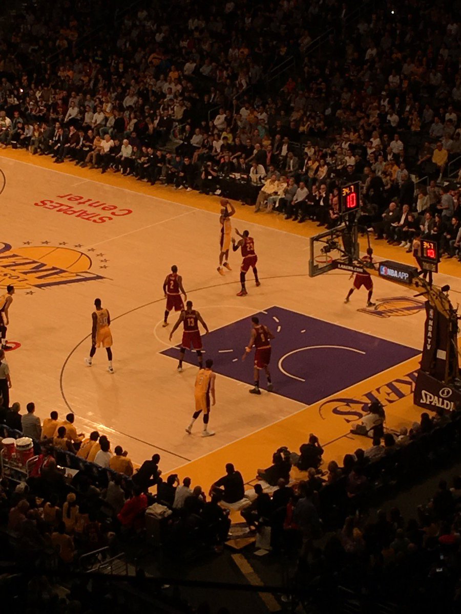 LBTele's tweet photo. #Lakers Kobe vs LeBron
One more time-Go LA! https://t.co/rhxlK8V6lX