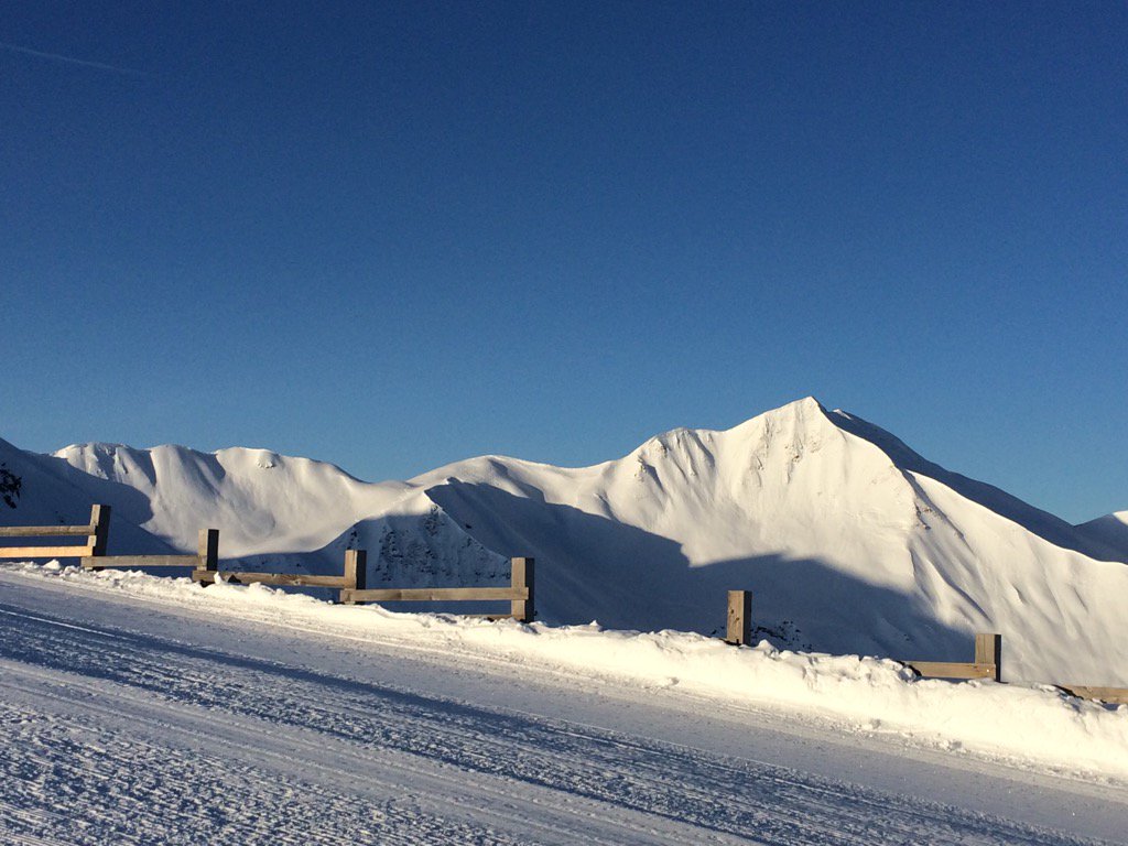 cecilelaplagne's tweet photo. Magnifique début de journée #maplagne #paradiski les pistes n'attendent que vous 🎿 https://t.co/q3LOOf76iW