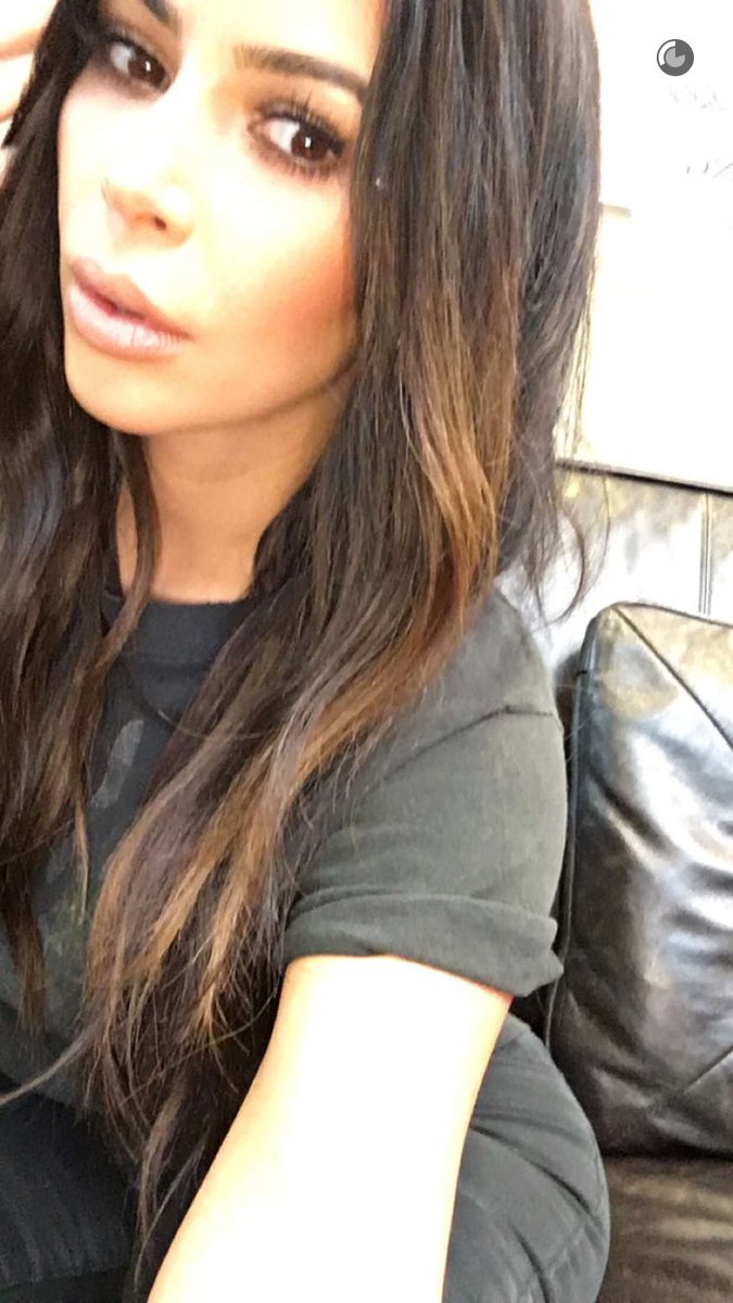 heyjudeletitbe1's tweet photo. #snapchat #ScreenShots #Creeper 😂 #BeautifulChicks ❤️😍 https://t.co/KB6wYClcrd