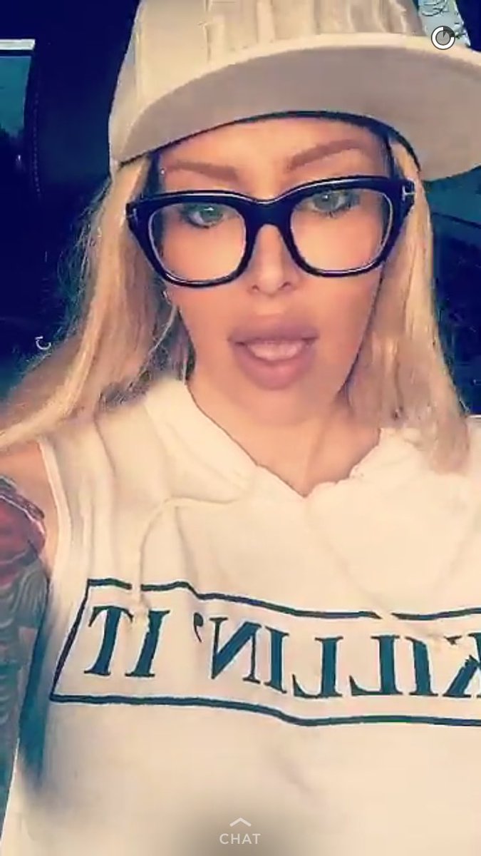 heyjudeletitbe1's tweet photo. #snapchat #ScreenShots #Creeper 😂 #BeautifulChicks ❤️😍 https://t.co/KB6wYClcrd