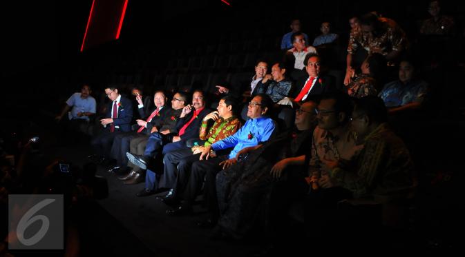 LippoGroup1's tweet photo. Menteri @RamliRizal, @MenteriSaleh, Arif Yahya, Rini Sumarno, Yuddy Chrisnandi #MaxxBoxLV https://t.co/Xk2s36LZ6h