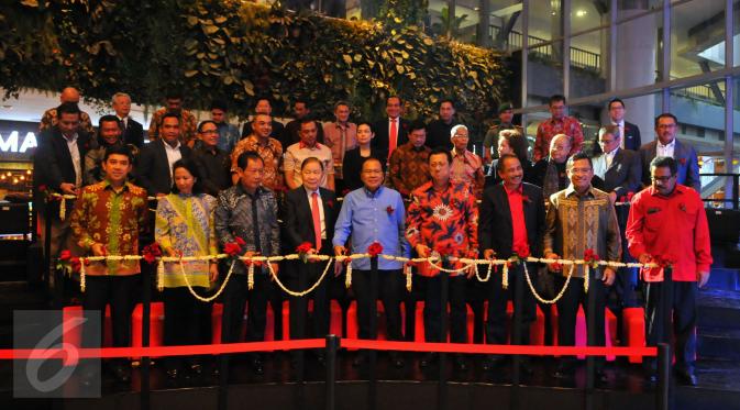 Hadir juga Kepala BIN Sutiyoso, Gubernur Banten Rano Karno, Ketua DPD <a href="/IrmanGusman_IG/">Irman Gusman</a> #MaxxBoxLV