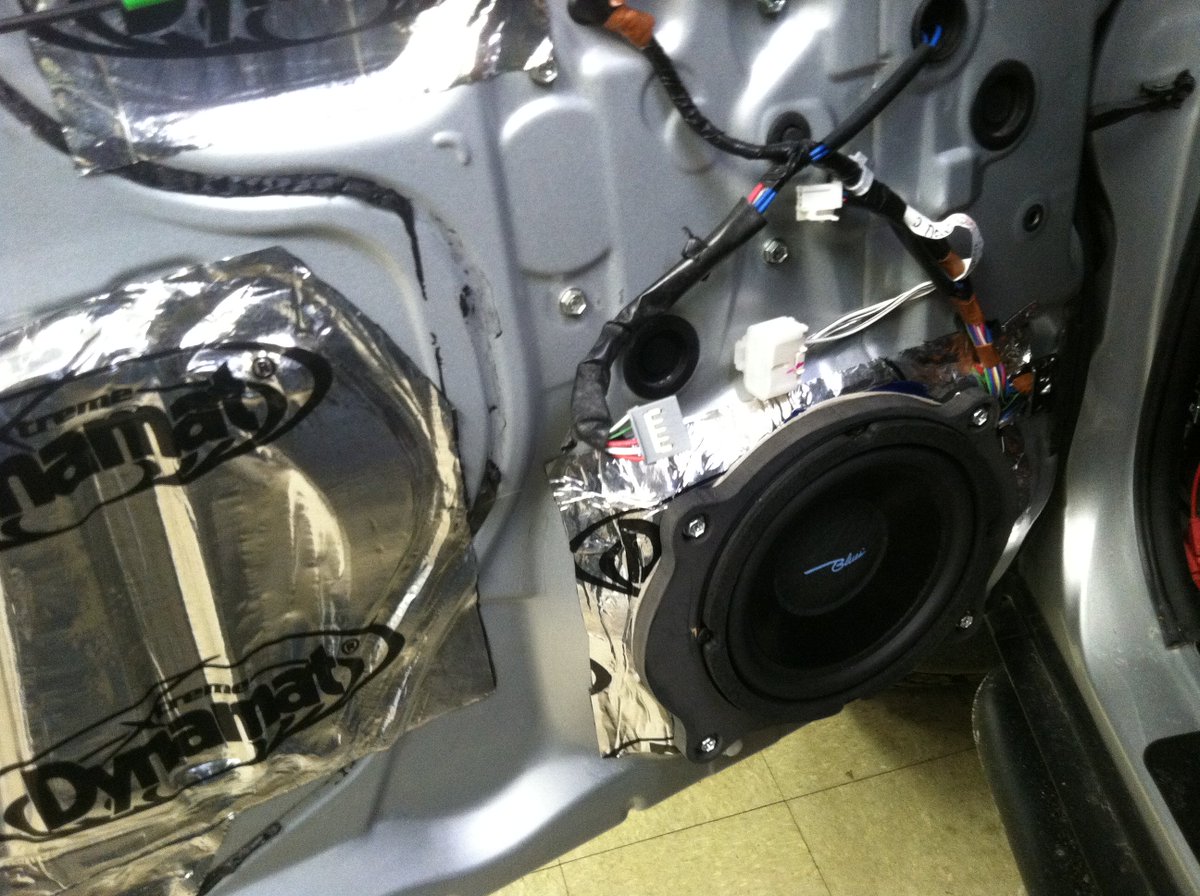 CCSDayton's tweet photo. #TBT to 2013, #Toyota #FJCruiser with @LesNoyse #dynamat & #LinearPower #Blues component set and subs! https://t.co/LMN1D5sZXl