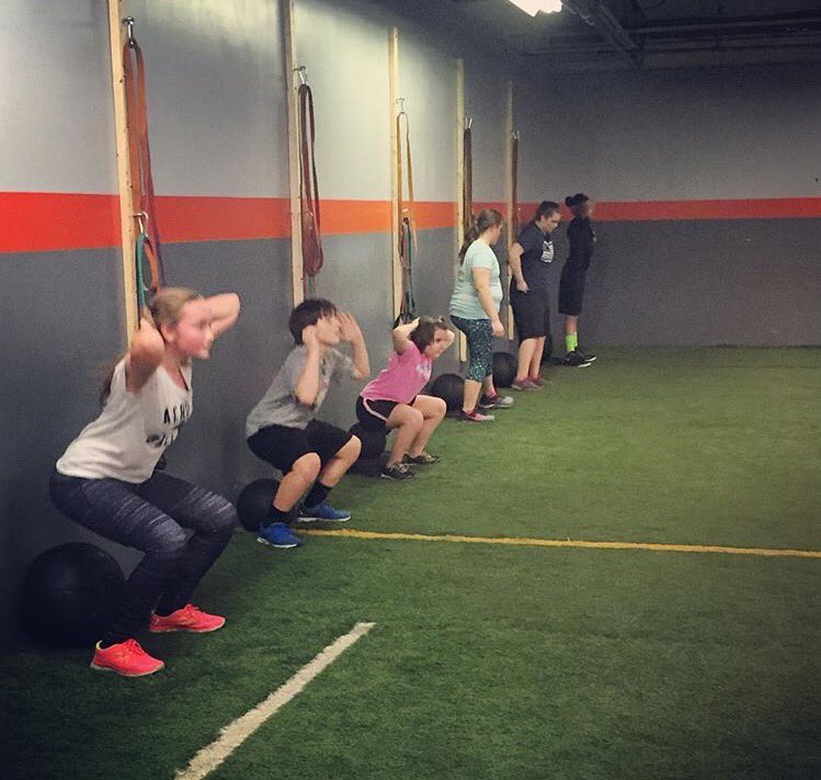 AYSportsPerf's tweet photo. Our Tues/Thurs group working on squats! https://t.co/Qx1pRF4ypz