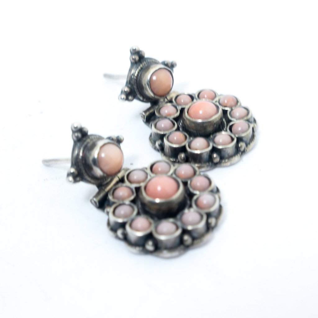 SavedFtF's tweet photo. New from #SavedFtF! #etsy https://t.co/aQ2063oOJS - Silver Flower Drop Earrings with Pale Pink Stone Petals and Ce… https://t.co/IxqQEVC7hn
