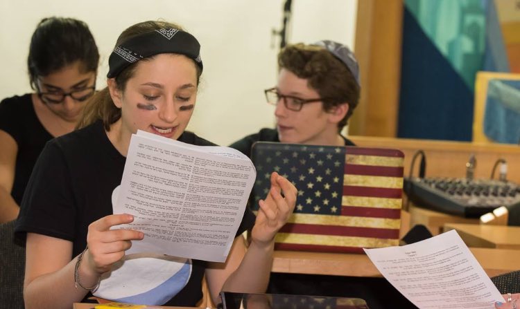 seudah16's tweet photo. Our awesome captain learning some torah to share at her #SEUDAH ! #SARHSCW https://t.co/nW5PPPEqqa