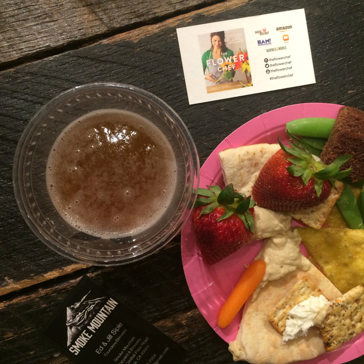 Can't wait to meet #theflowerchef @RollingGreensLA tonight!!! Enjoying my lavender honey drink from <a href="/SmokeMtnBrew/">Smoke Mountain</a>