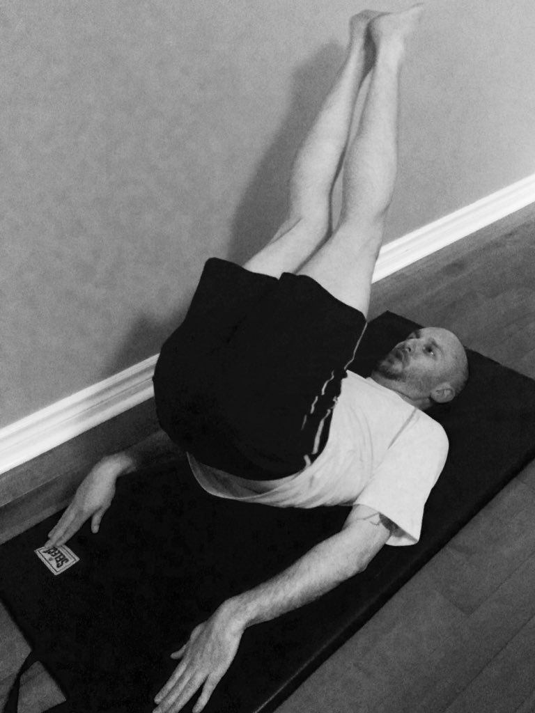 JustinPatters11's tweet photo. 1 can sort of do. #corkscrew #MarchMATness2016 #beachpilatestoronto #pilates @beach_pilates https://t.co/lpp6jQJE9V