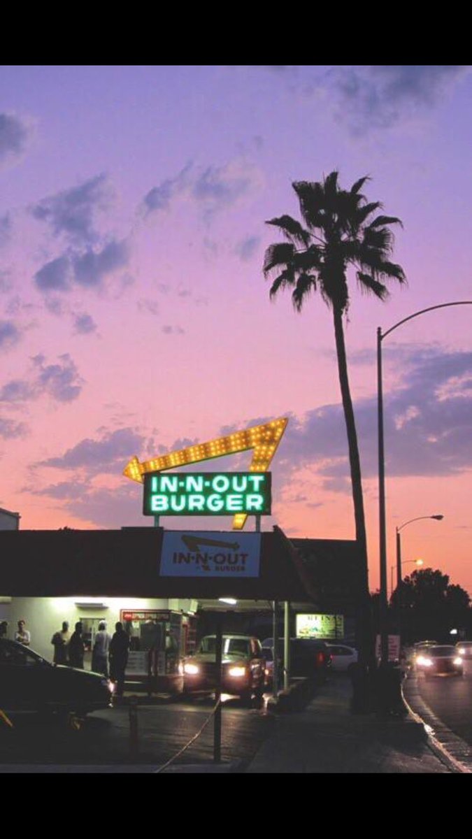 calivibes_'s tweet photo. #CaliVibes 🍔🌅 https://t.co/cef5xUTpec
