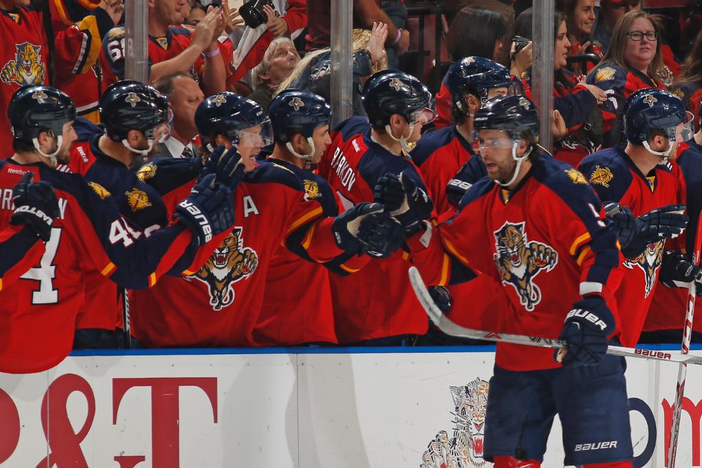 NHL's tweet image. FINAL: @FlaPanthers (6) - @Senators (2)
Recap: s.nhl.com/6012BeAlK
#OTTvsFLA