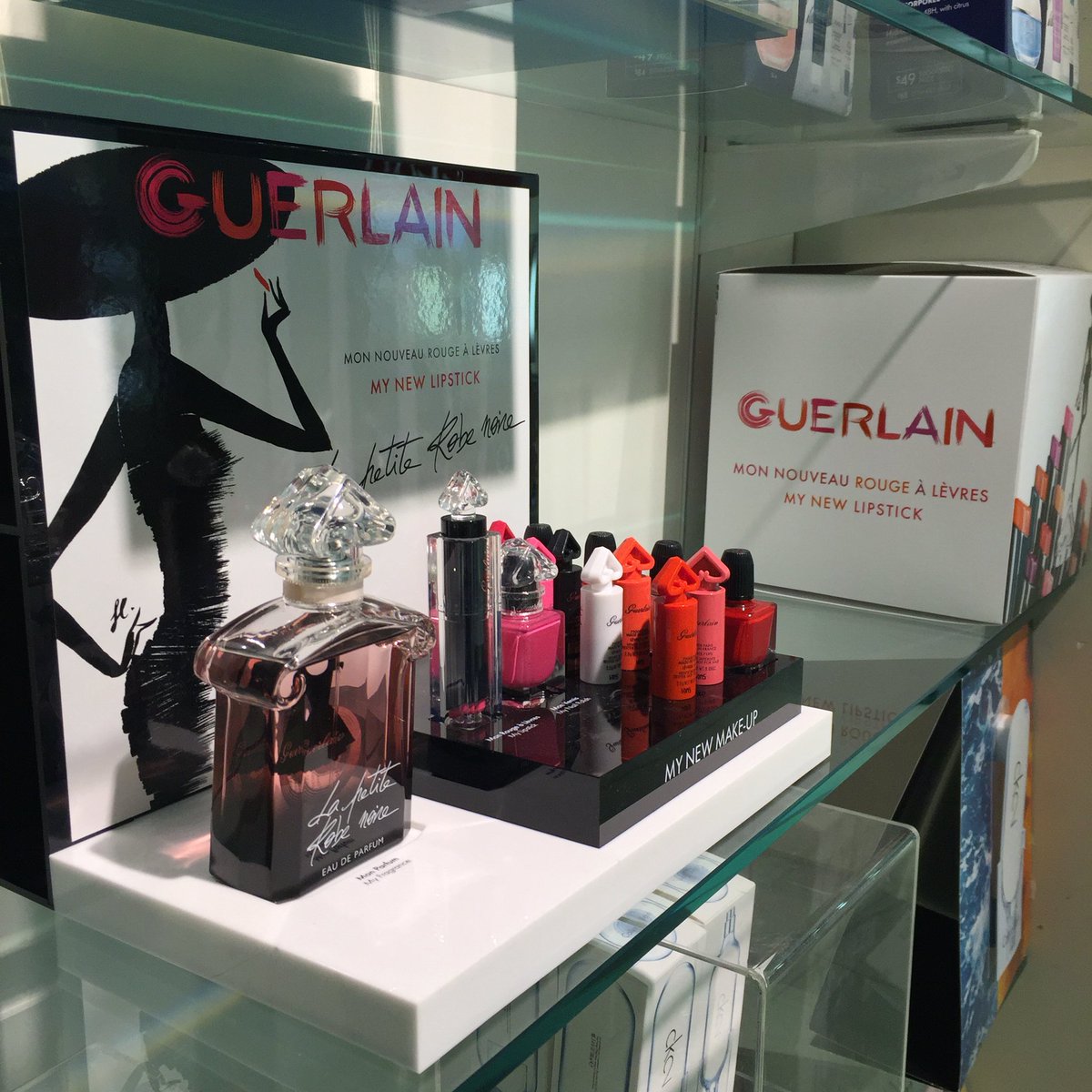IzzoRayelyn's tweet photo. #dressupyourstyle @Guerlain @ShopprsDrugMart #tdsquare visit us for a free sample! https://t.co/3F1Ja5ZowZ