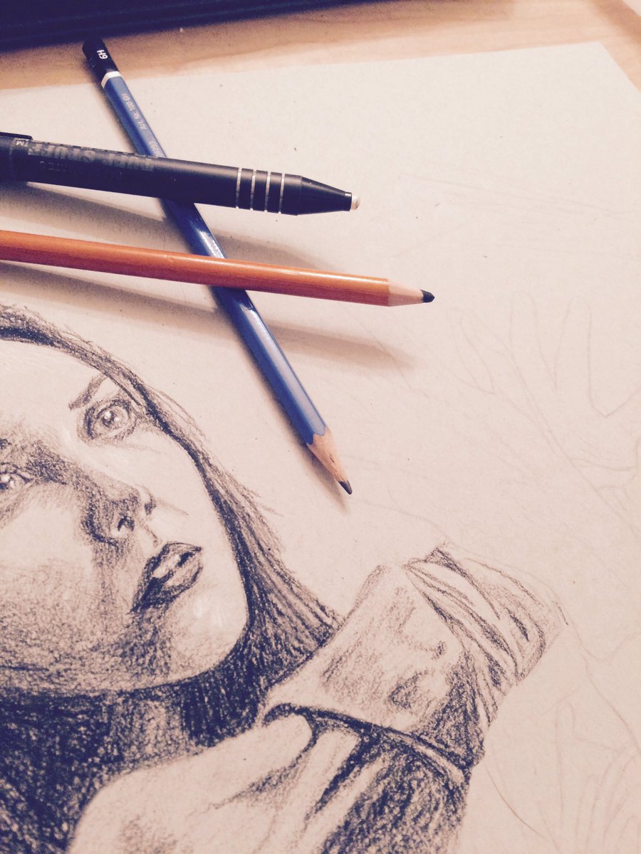 LVictoriaArts's tweet photo. After almost a year of anxiety and depression, I'm drawing again. I miss you guys. https://t.co/gmSaNufgDL