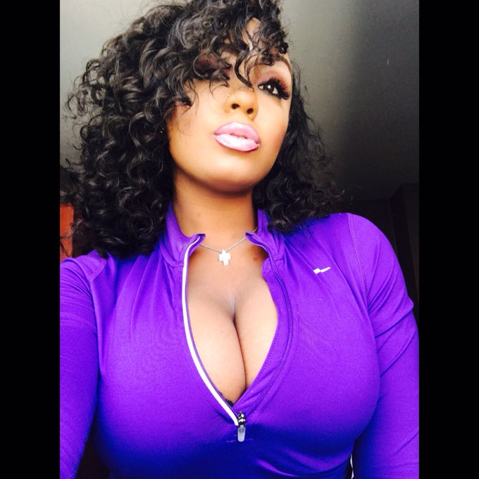 My boobs have been the highlight of my #selfies this week in #nyc 🍎🤑 https://t.co/vWDGHIyVQ8<a href="/tag/selfies"class="tags">#selfies</a><a href="/tag/nyc"class="tags"><span>#nyc</span></a>