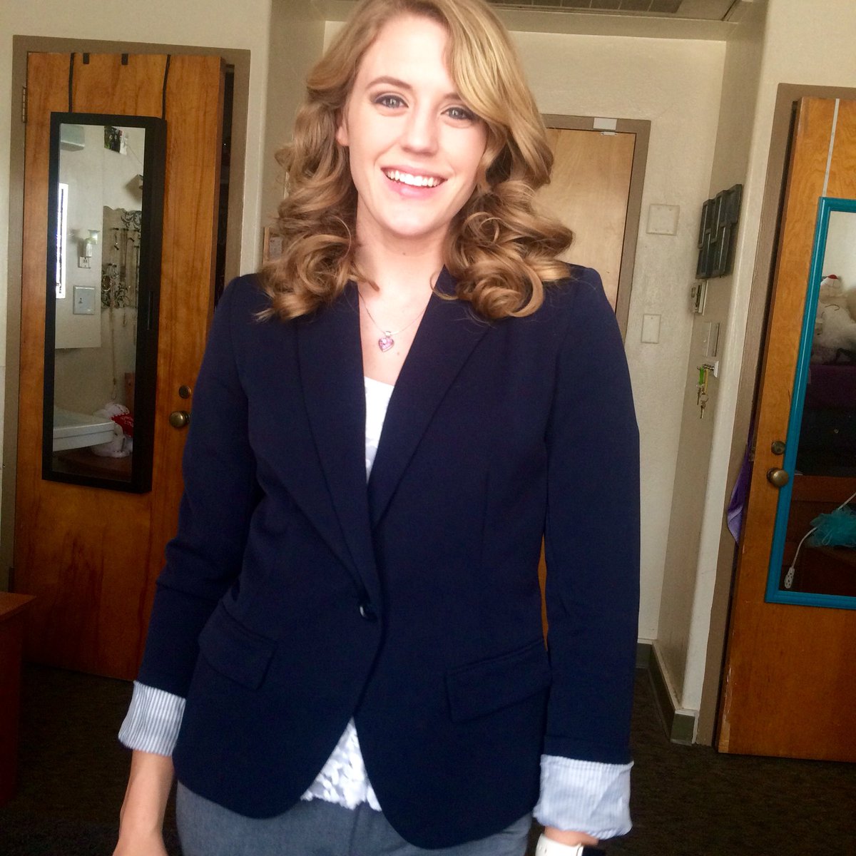 TaytaynmTaylor's tweet photo. Looking professional got me like🤓 #speechready https://t.co/sXbOA0Fmv9