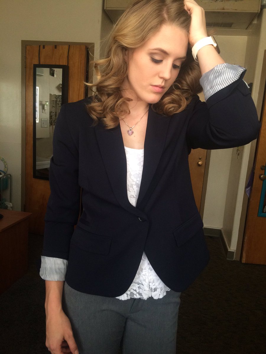 TaytaynmTaylor's tweet photo. Looking professional got me like🤓 #speechready https://t.co/sXbOA0Fmv9