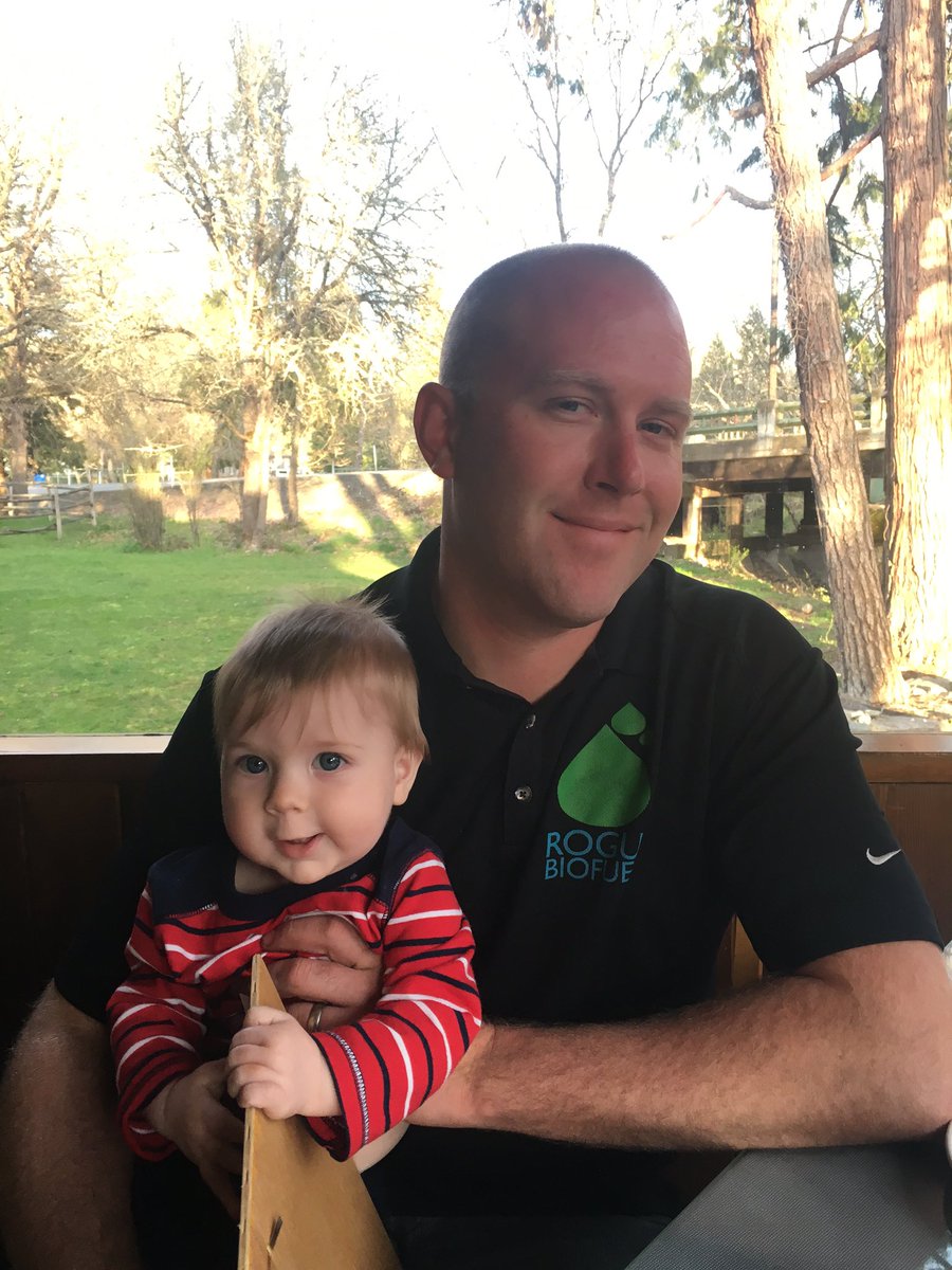 RogueBiofuels's tweet photo. Jordan &amp; Milo discussing the future of #alternativefuel &amp; #biodiesel at the #ApplegateLodge. https://t.co/wIZQ3HkgWm