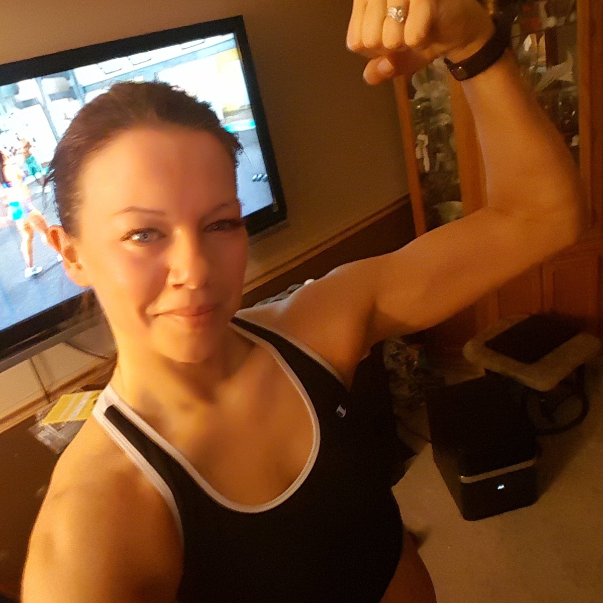 DirectorladyMN tweet picture