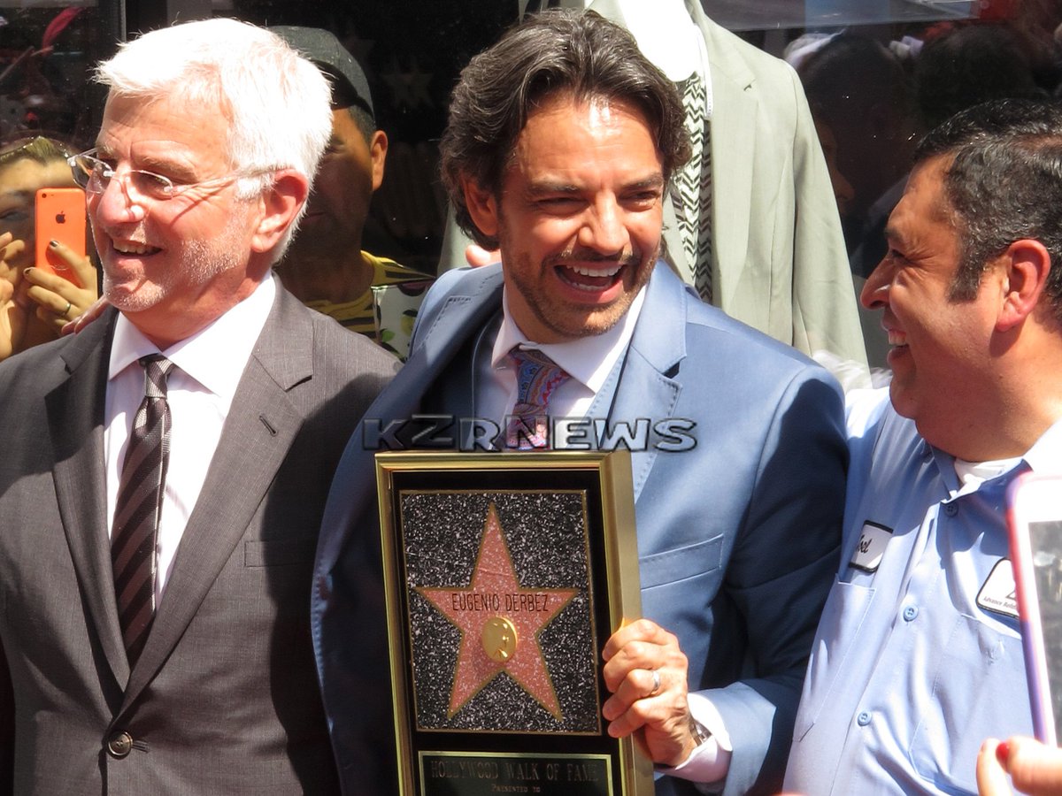 KZRNews's tweet photo. Hollywood Star Ceremony of  #EugenioDerbez https://t.co/1cyjhnb2L0  KZR #EstrellaDerbez  #DerbezStar @EugenioDerbez https://t.co/4QYAiPVxbJ