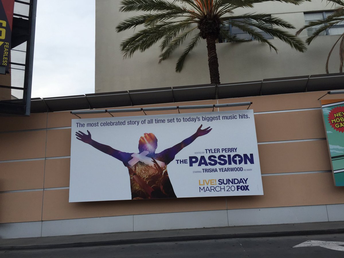 DeatonRobert's tweet photo. This is at the entrance of the Fox Gate in LA! #the passion https://t.co/gob7E9ltDC