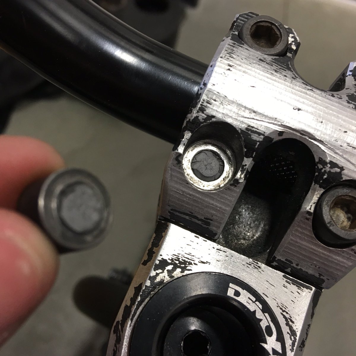 clark_jh33's tweet photo. Snapped my stem bolt today #bmx #hookit https://t.co/AAUsdrJdov