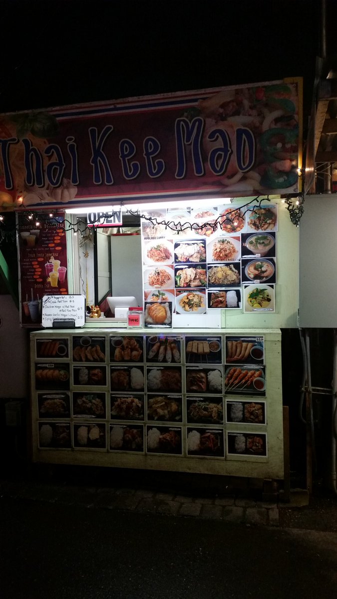 laurackimball's tweet photo. Thai food truck! Yum! #portlandia #doyo #idec16photo https://t.co/JeAboQKhp2