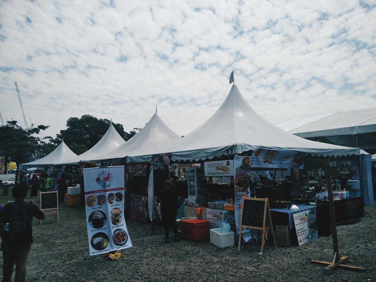 AmirAziziRahman's tweet photo. Jom datang Putrajaya International Hot Air Balloon Fiesta 2016 dekat Precint 2, Putrajaya dari harini sampai Ahad! https://t.co/TYvlcrs60T