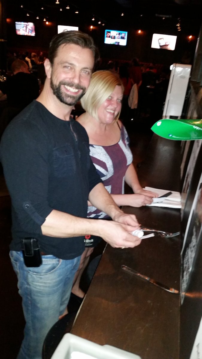 Even the customers are part of the team !
#beggarlife #earnyourdrinks