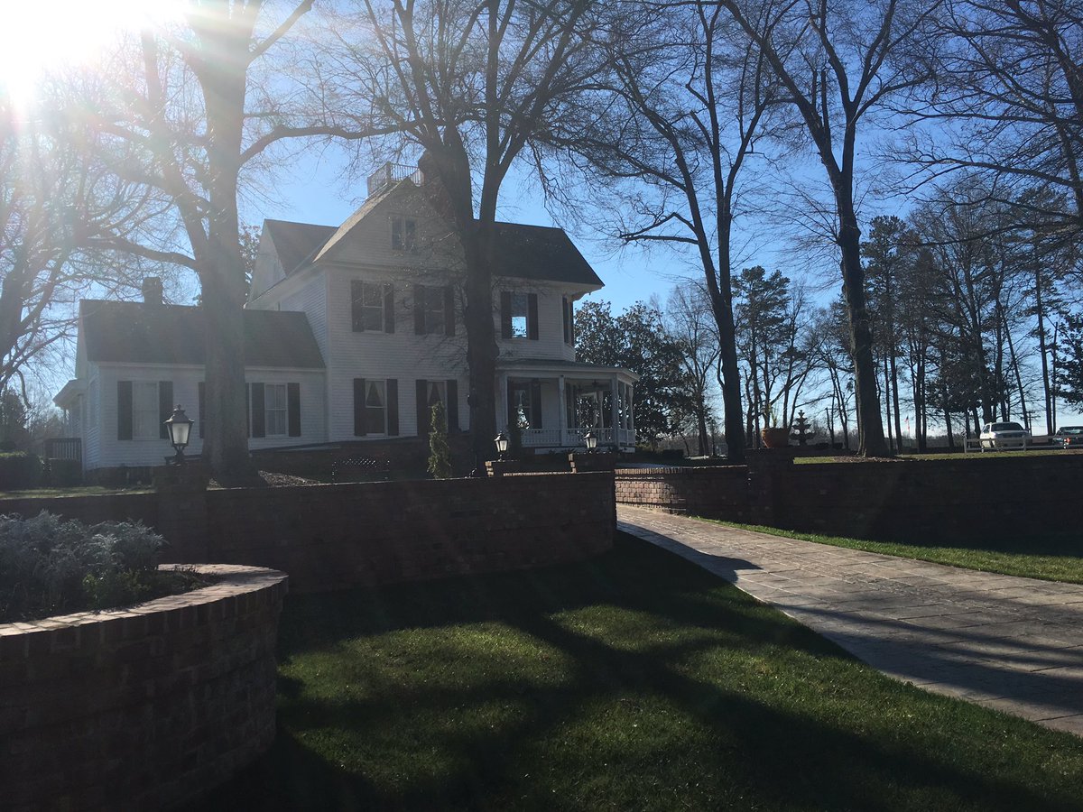 BrawleyEstate's tweet photo. We enjoyed opening the estate for the Mooresville Chamber this week!  #weddingvenue https://t.co/m9JIX4L3lb