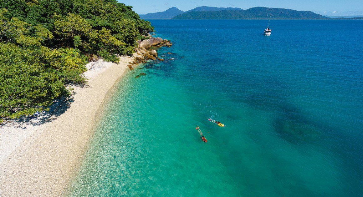 CairnsGBR's tweet photo. BLOG: 48 hours on #FitzroyIsland https://t.co/jAD2hjUiFP What do you get up to on Fitzroy? #exploreTNQ @Queensland https://t.co/FlnkszFDBc