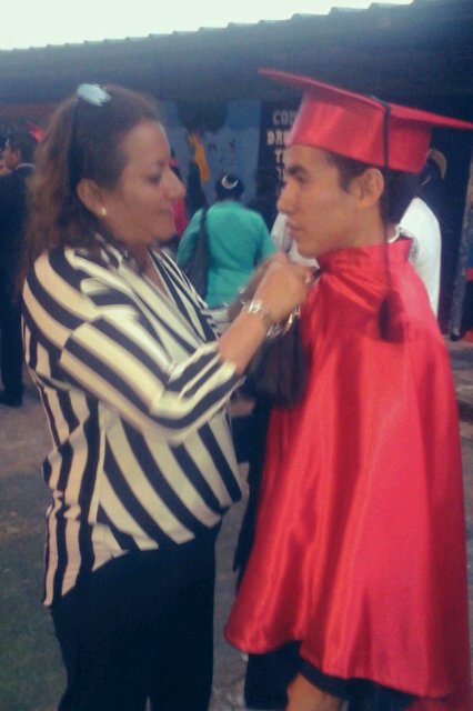 XavierXmcgregor's tweet photo. #Graduacion 9/3/2016 :D mi mayor logro en la vida :D https://t.co/BRwu3TP4qe