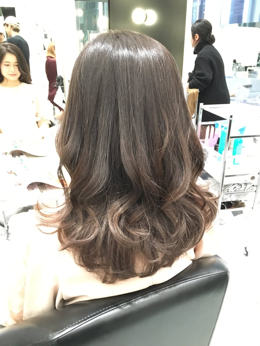 ビフォーアフター😬
15センチ以上バッサリ！
ブリーチの部分痛みひどすぎて切ってしまった😭😭