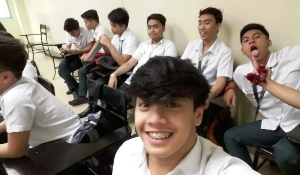 eleydelacruz's tweet photo. Mababait na studyante be like ๐ #lastsubject โบ https://t.co/XAVrPse619