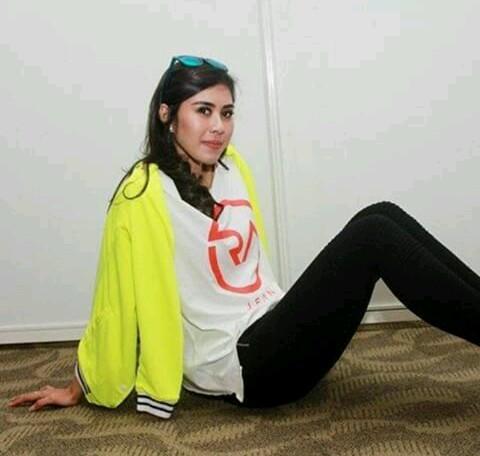sitinrhlmh19's tweet photo. Cantik banget sih teh @RealSyahnazS 😍💕🍍🍍 https://t.co/kRmprl0Q6m