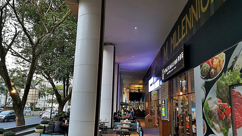 LippoGroup1's tweet photo. Deretan Restaurant mewah, coffee shop dan book store... #MaxxBoxLV https://t.co/YSTh4xxpqq