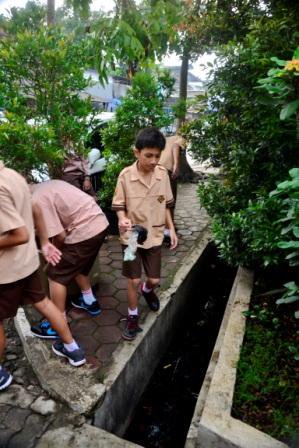 sdbpiyes2's tweet photo. Jum'at #GPS
@ridwankamil,@GPSbdg,@disdik_bandung,@se_bdg,@BDGcleanaction,@hero_bandung,@bplh_kotabdg,@pietdoank https://t.co/Egrgy39Efi