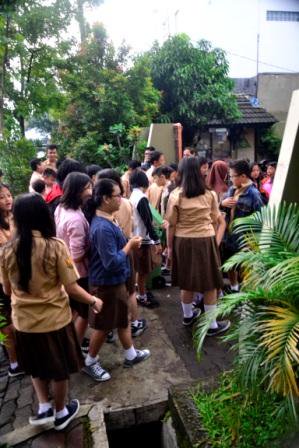 sdbpiyes2's tweet photo. Jum'at #GPS
@ridwankamil,@GPSbdg,@disdik_bandung,@se_bdg,@BDGcleanaction,@hero_bandung,@bplh_kotabdg,@pietdoank https://t.co/Egrgy39Efi
