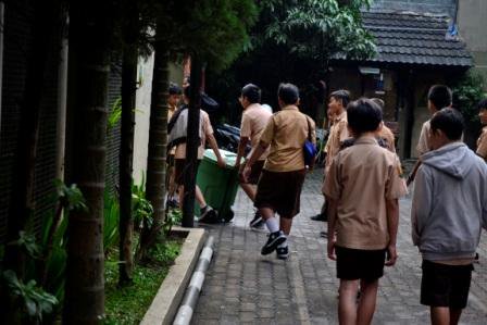 sdbpiyes2's tweet photo. Jum'at #GPS
@ridwankamil,@GPSbdg,@disdik_bandung,@se_bdg,@BDGcleanaction,@hero_bandung,@bplh_kotabdg,@pietdoank https://t.co/Egrgy39Efi