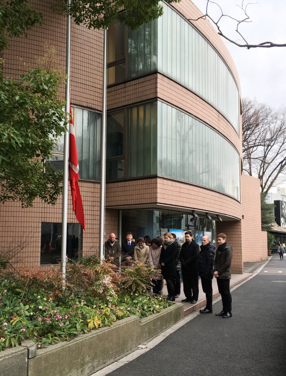 駐日デンマーク大使館 V Twitter 東日本大震災 から5年 デンマーク大使館 スタッフは震災の犠牲者に1分間の黙祷を捧げました デンマーク は日本とともに T Co Ki3osciv85 駐日デンマーク大使館 V Twitter 東日本大震災 から5年 デンマーク大使館 スタッフは震災の犠牲者に1分間の黙祷を捧げました デンマーク は日本とともに T Co Ki3osciv85