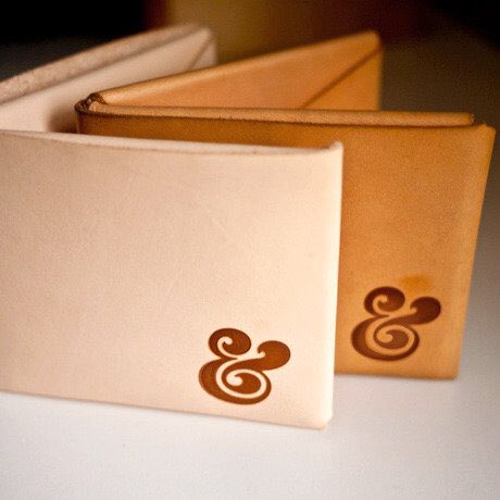 Like a right Royal tart I lost my wallet <a href="/glug/">Glug HQ</a> with <a href="/Mr_Bingo/">Mr Bingo 𓄚</a> - can ANYONE help me find it? Huge sentimental value