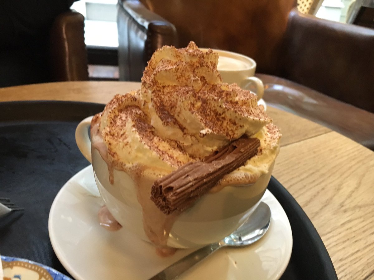 sam_jayne68's tweet image. A little Friday indulgence @CoffeeBarker 😊 #supportlocalbuisness