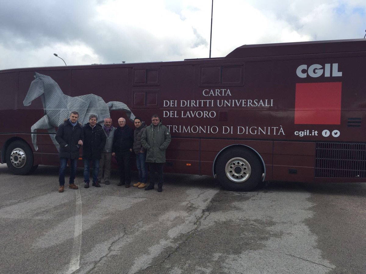 Cartauniversale's tweet photo. Prosegue il viaggio! Dopo la Puglia e gli incontri importanti con studenti e lavoratori, oggi siamo in Campania https://t.co/H9p85YdU2s
