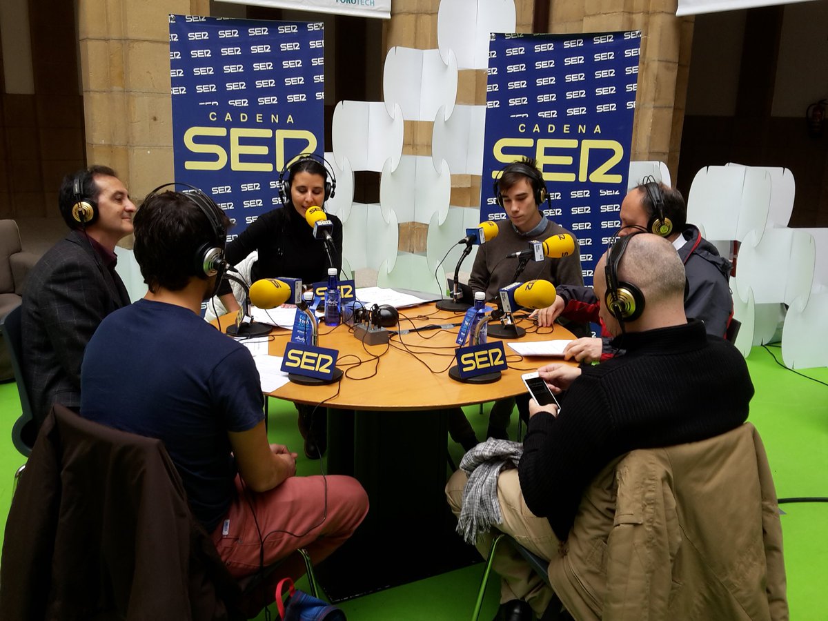 IngDeusto's tweet photo. Ya tenemos el Hoy por Hoy de @radiobilbao en directo desde el claustro de @deusto @IngDeusto #ForoTech2016 https://t.co/ZTw7l3xWey