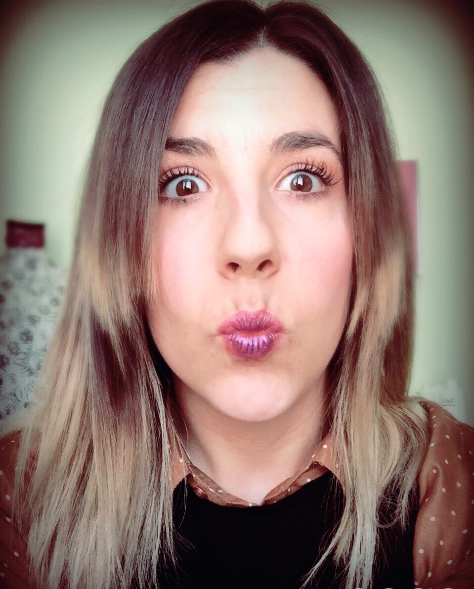 beYoutifulMode's tweet photo. Os dejo el #linkdeYouTube de mi #nuevoTutorial de #Maquillaje #labiosmetalizados https://t.co/brhgzQOy1v https://t.co/uAWb1LOHs2