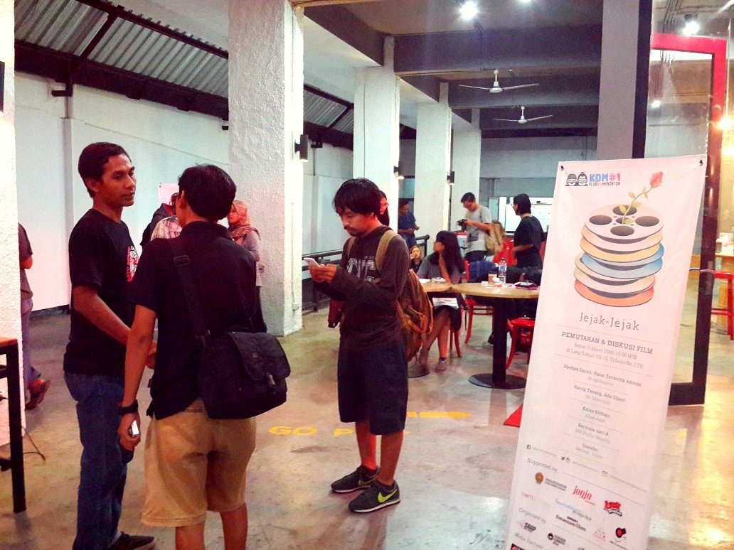 LoopStation_YK's tweet image. Ayo cah dah ditungguin nih.  #loopcorner4  @klubdiymenonton jgn lp follow Tweeter kt loopers,ada hadiah buat kalian.